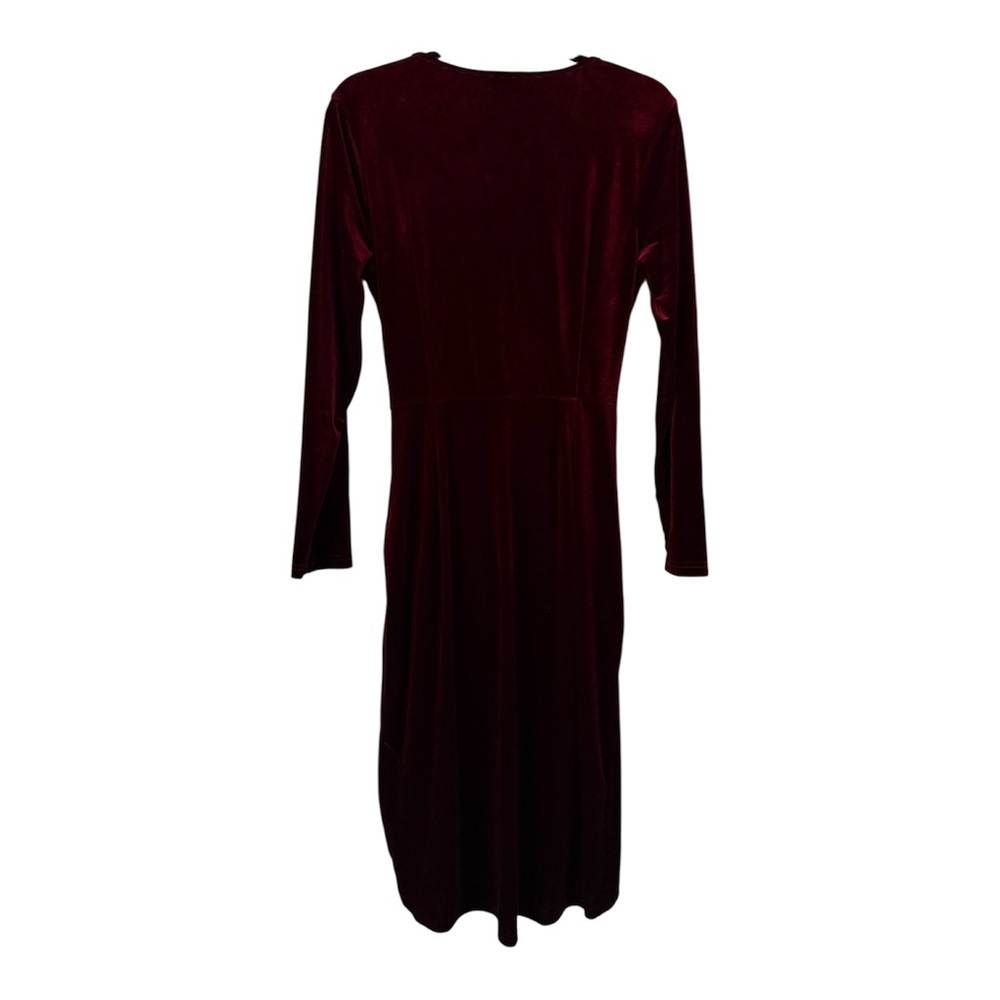 Chic Velvet Midi Dress in Deep Burgundy - Picture 3 of 3